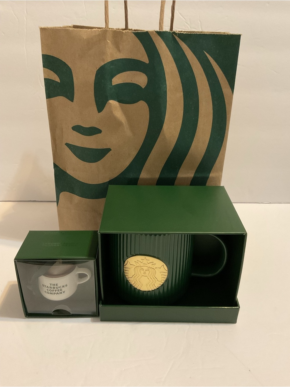 Starbucks Limited Ed 14oz Ribbed Mug w/ Gold Siren Medallion Cup & Latte Charm